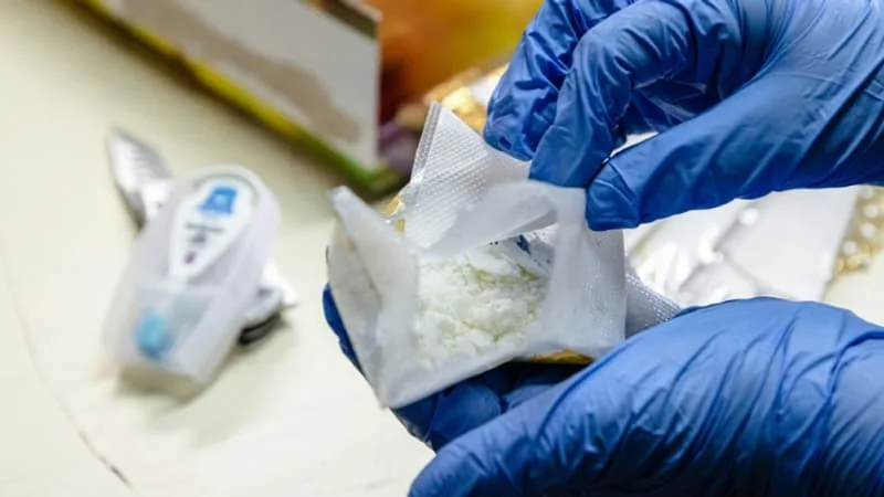 3,4 TONNES DE COCAÏNE SAISIES EN ATLANTIQUE PAR LA MARINE NATIONALE, SEPT TRAFIQUANTS PLACÉS EN GARDE À VUE