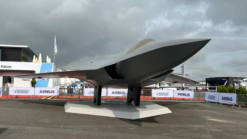 « LA FRANCE EST LA SEULE ÉQUIPE EN EUROPE QUI PEUT PRODUIRE UN AVION DE CHASSE »: UN NOUVEAU RAFALE? UN SCAF FRANÇAIS? QUEL SERA L’AVION QUI ARRIVERA EN 2040?