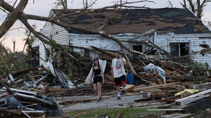 LES IMAGES DES DÉGÂTS APRÈS LE PASSAGE D’UNE TORNADE « EXTRÊMEMENT DANGEREUSE » QUI A BALAYÉ LE WISCONSIN