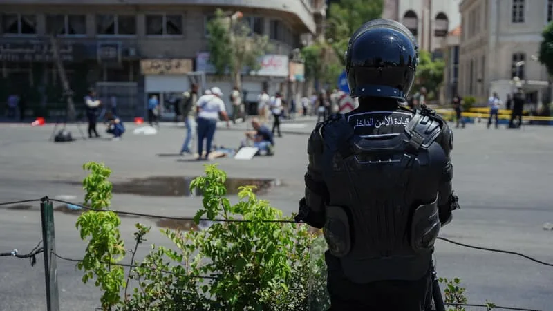 ATTENTATS À DAMAS PENDANT LA VISITE D’EMMANUEL MACRON: LES AUTORITÉS SYRIENNES ARRÊTENT DES MEMBRES D’UNE CELLULE « AFFILIÉE À L’ÉTAT ISLAMIQUE »