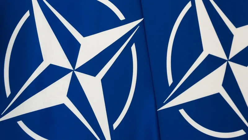 « LA SUSPECTE AVAIT ATTIRÉ L’ATTENTION DES SERVICES DE SÉCURITÉ »: UNE STAGIAIRE À L’OTAN ARRÊTÉE POUR DES SOUPÇONS D’ »ESPIONNAGE AU PROFIT D’UN PAYS TIERS »