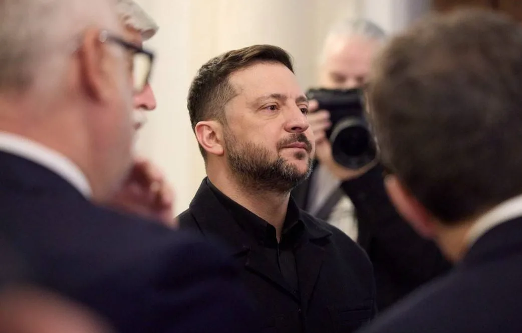 GUERRE EN UKRAINE : UN VÉHICULE D’UNE MISSION HUMANITAIRE DE L’ONU FRAPPÉ PAR DES DRONES RUSSES, SELON ZELENSKY