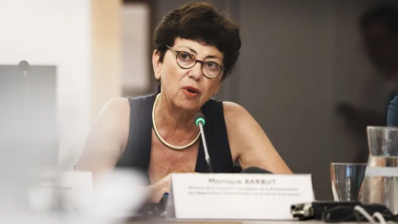 « LE RECUL ENVIRONNEMENTAL DE TROP »: MONIQUE BARBUT EXPLIQUE POURQUOI ELLE A REMIS SA DÉMISSION APRÈS L’ADOPTION DE LA LOI D’URGENCE AGRICOLE