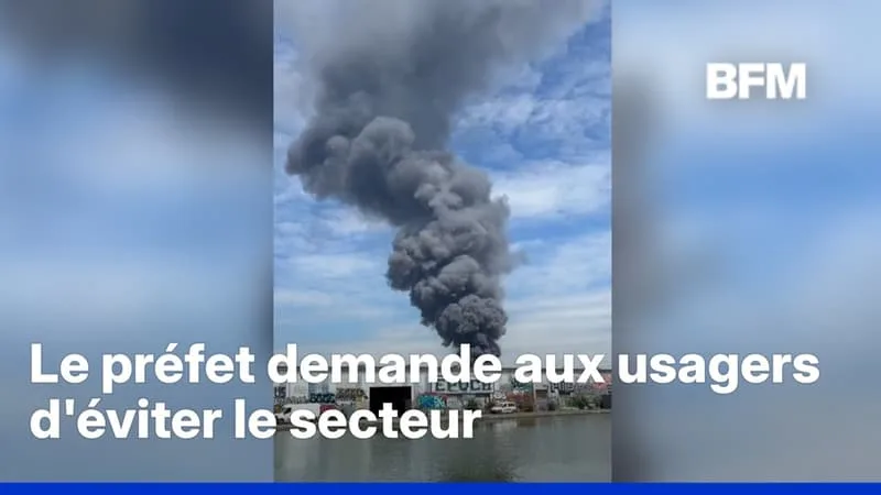 À BOBIGNY, UN INCENDIE PROVOQUE UN IMPRESSIONNANT PANACHE DE FUMÉE NOIRE
