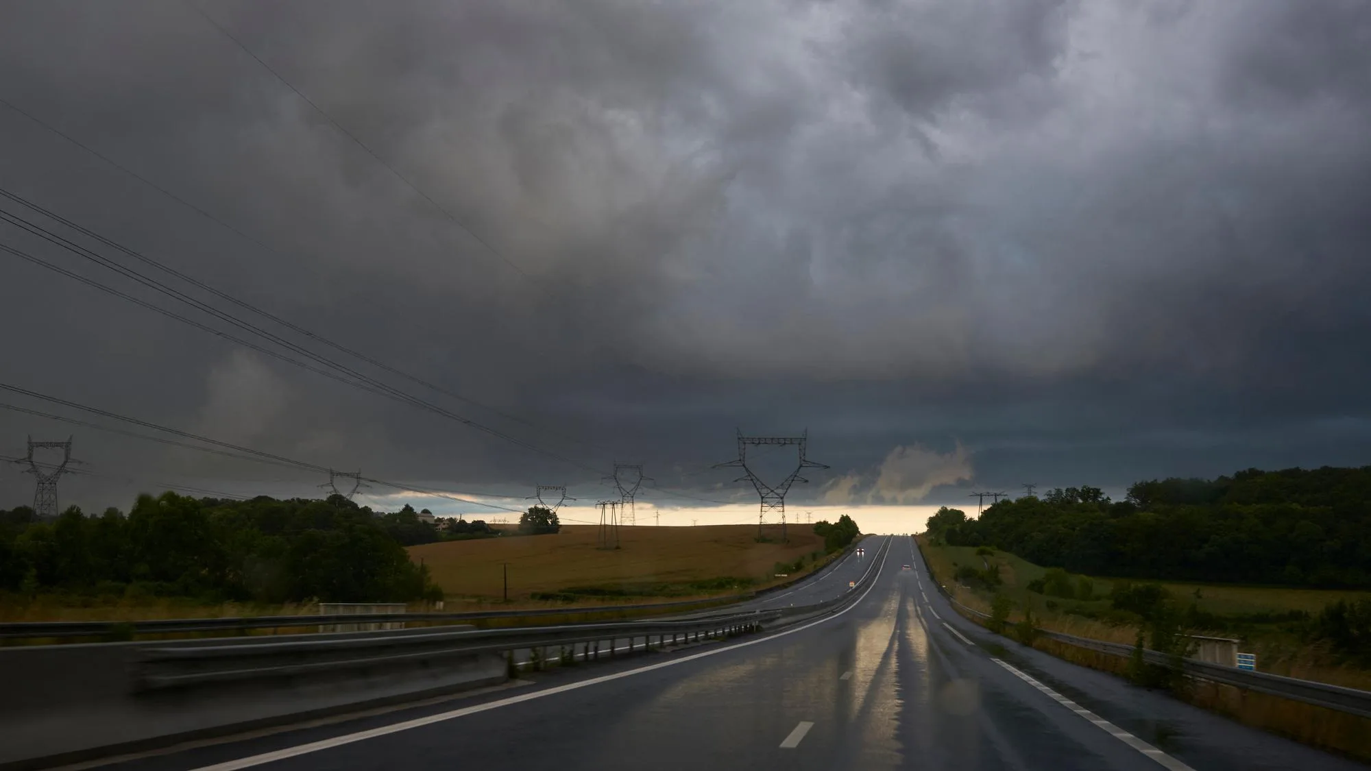 VIGILANCE ORANGE AUX ORAGES : LA « SPANISH PLUME », CE PHÉNOMÈNE QUI S’INSTALLE APRÈS LA CANICULE