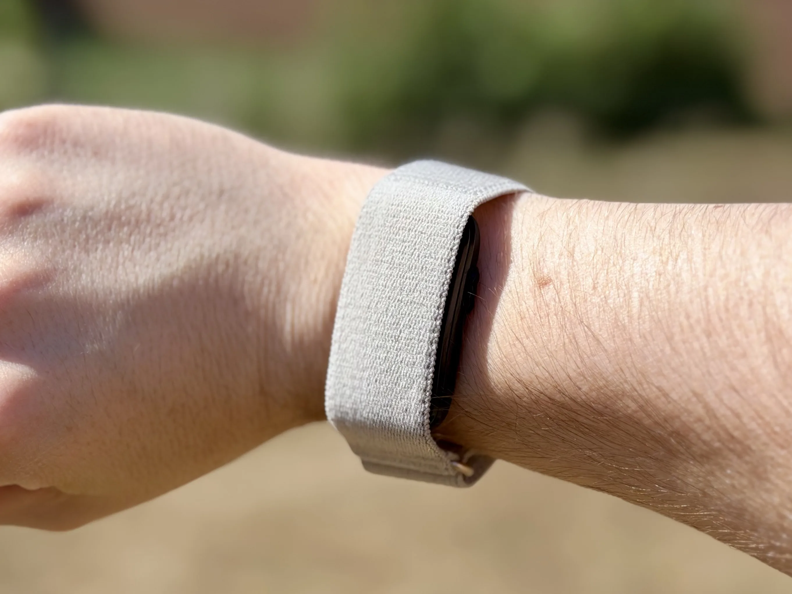 TEST GARMIN CIRQA : LE BRACELET SANS ÉCRAN QUI REFUSE L’ABONNEMENT, MAIS PAS ENCORE LES BUGS