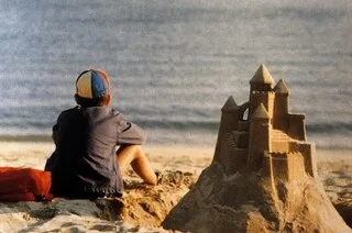 UNE PLAGE DE CINÉMA. À AUDIERNE, DE SENSIBLES « PETITS ARRANGEMENTS AVEC LES MORTS »