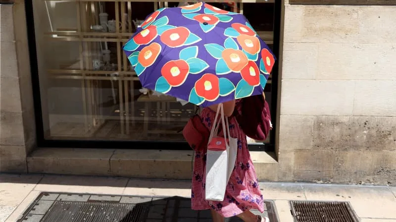 DIRECT. LA CANICULE CONTINUE DE S’ABATTRE SUR LA FRANCE, 72 DÉPARTEMENTS EN VIGILANCE ROUGE ET DÉJÀ PLUS DE 28°C À PARIS AU RÉVEIL