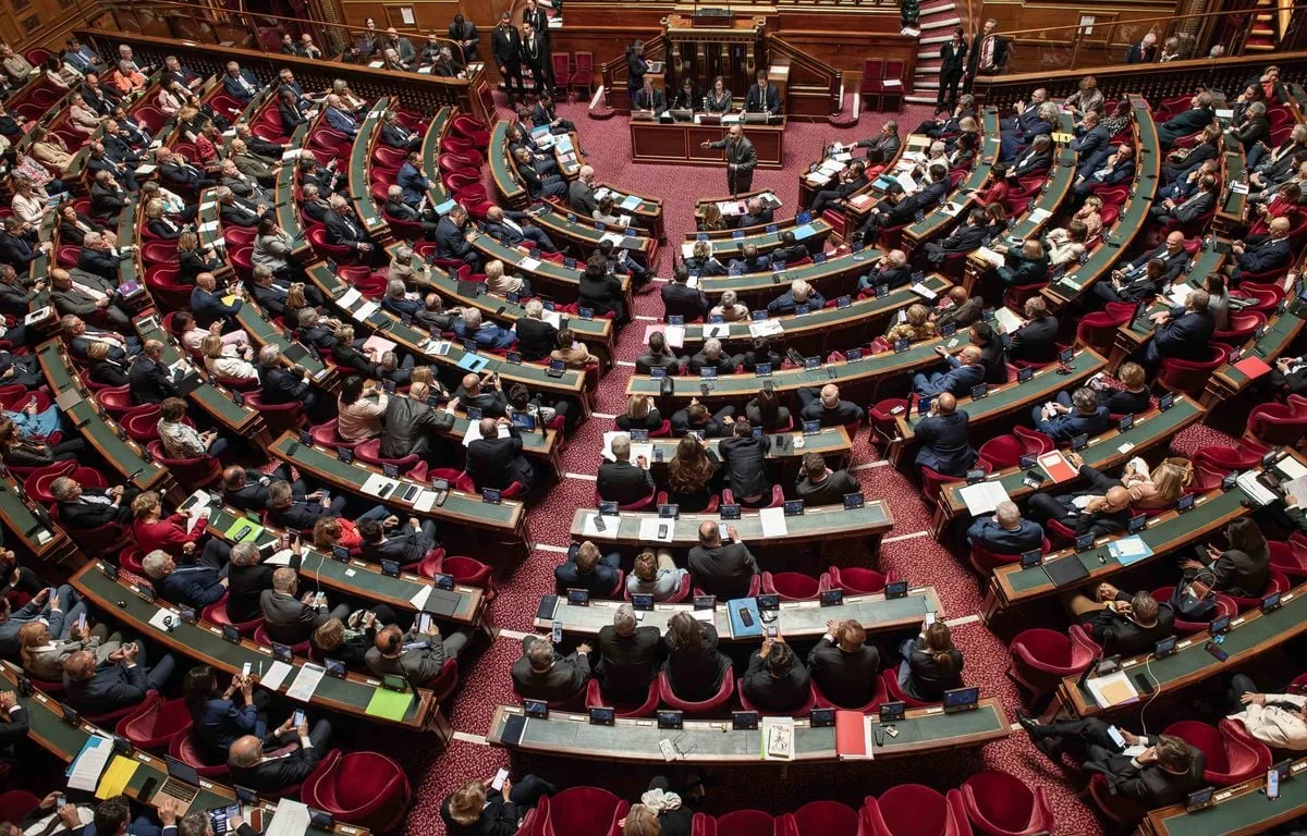 SÉNAT : LE RN LAISSE ENTENDRE QUE DES ÉLUS DE DROITE ET DU CENTRE POURRAIT SE RALLIER À LUI