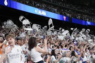 POURQUOI LES SUPPORTERS REAL MADRID ONT-ILS SOULEVÉ DES CHAISES POUR DIRE ADIEU À DAVID ALABA ?