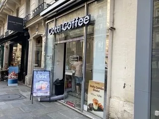 COTTI COFFEE, OCE, TEMU : APRÈS LA VENTE EN LIGNE, LES COMMERCES CHINOIS VEULENT CONQUÉRIR LES RUES