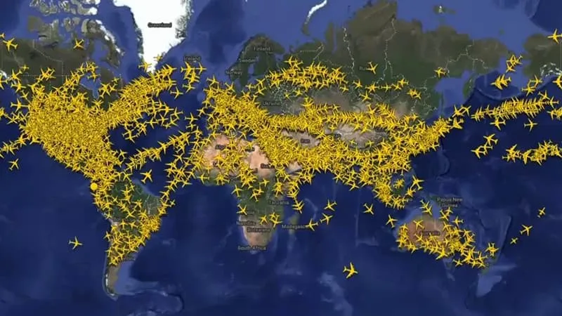 « ON EST VRAIMENT EN TRAIN DE CRAMER LA PLANÈTE »: IL N’Y A JAMAIS EU AUTANT D’AVIONS DANS LE CIEL QUE LE 23 JUILLET DERNIER