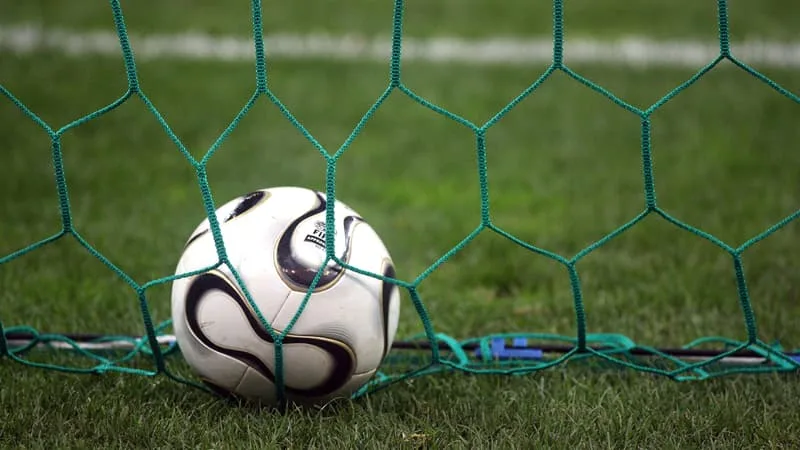 « JE VOIS MON GAMIN MOURIR »: LE TÉMOIGNAGE POIGNANT DU PÈRE DE MATTHÉO, 9 ANS, ROUÉ DE COUPS LORS D’UN TOURNOI DE FOOT