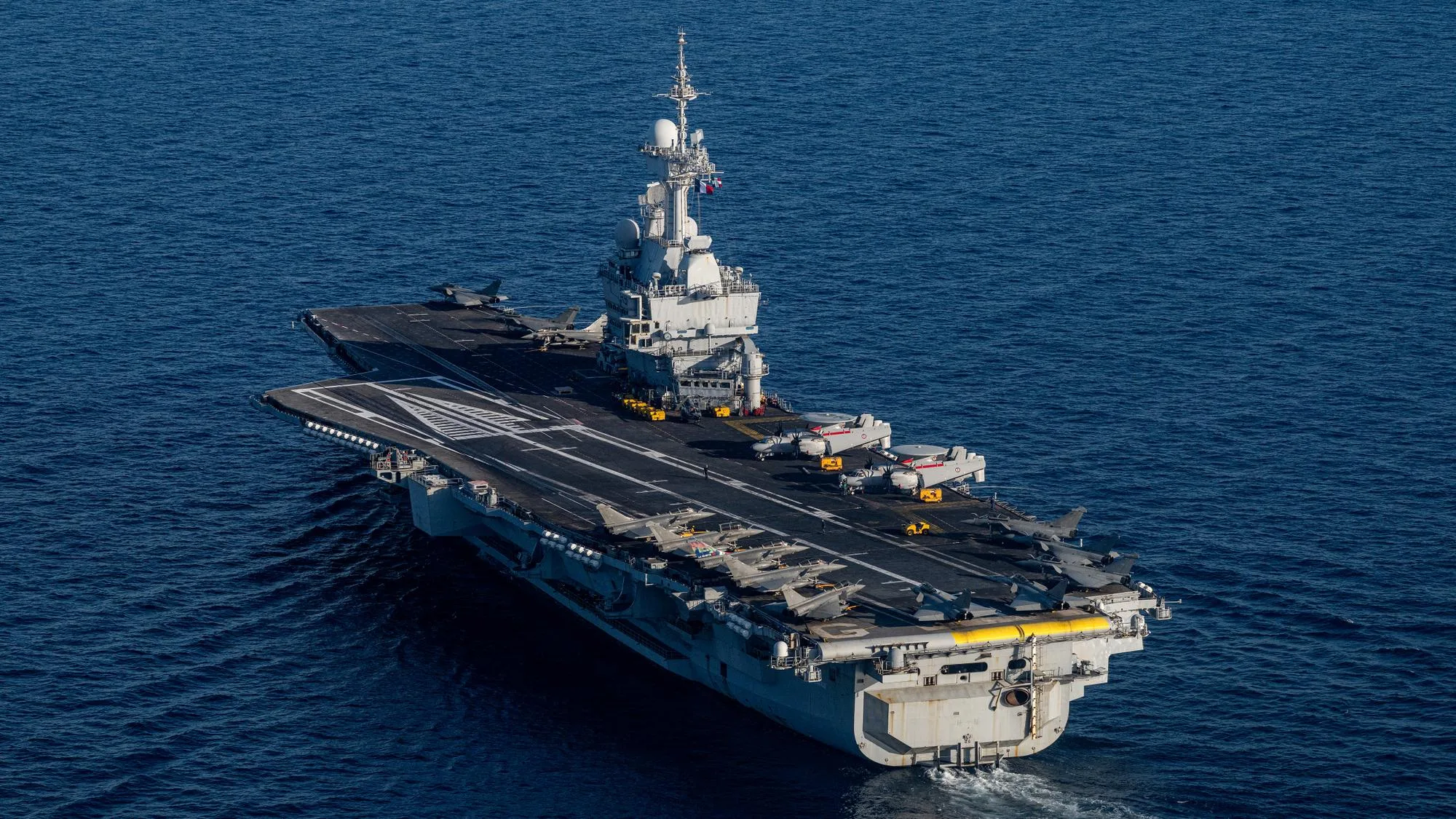 LE CHARLES DE GAULLE EST TOUT PRÈS D’ORMUZ, PRÊT À INTERVENIR DANS LE CADRE D’UNE « MISSION NEUTRE »