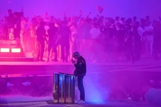 VIDEO. QUAND KAVINSKY ENFLAMMAIT LE STADE DE FRANCE POUR LA CÉRÉMONIE DE CLÔTURE DES JO 2024