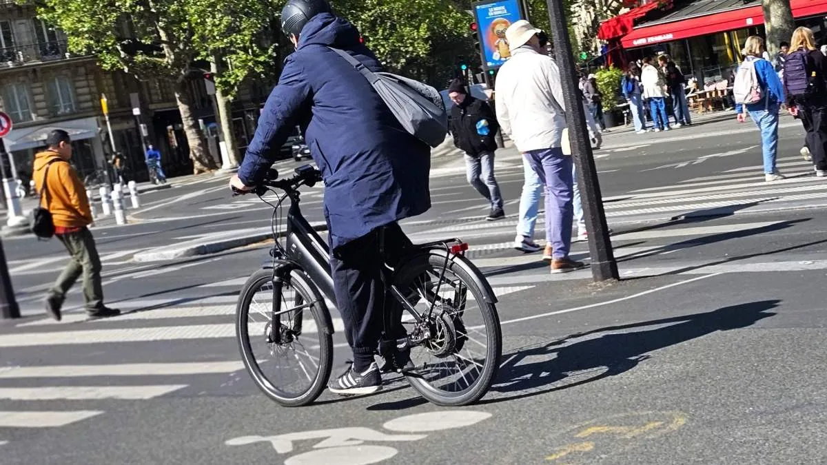« CE N’EST PAS NÉGOCIABLE » : POURQUOI LE NOUVEAU PLAN VÉLO DU GOUVERNEMENT INQUIÈTE TANT