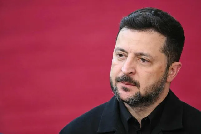 ZELENSKY ADRESSE UN ULTIMATUM À LA BIÉLORUSSIE AU SUJET DE SES ANTENNES-RELAIS