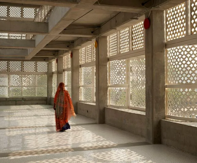 “PAS BESOIN DE CLIM” : LES SECRETS D’UNE ARCHITECTURE FRAÎCHE