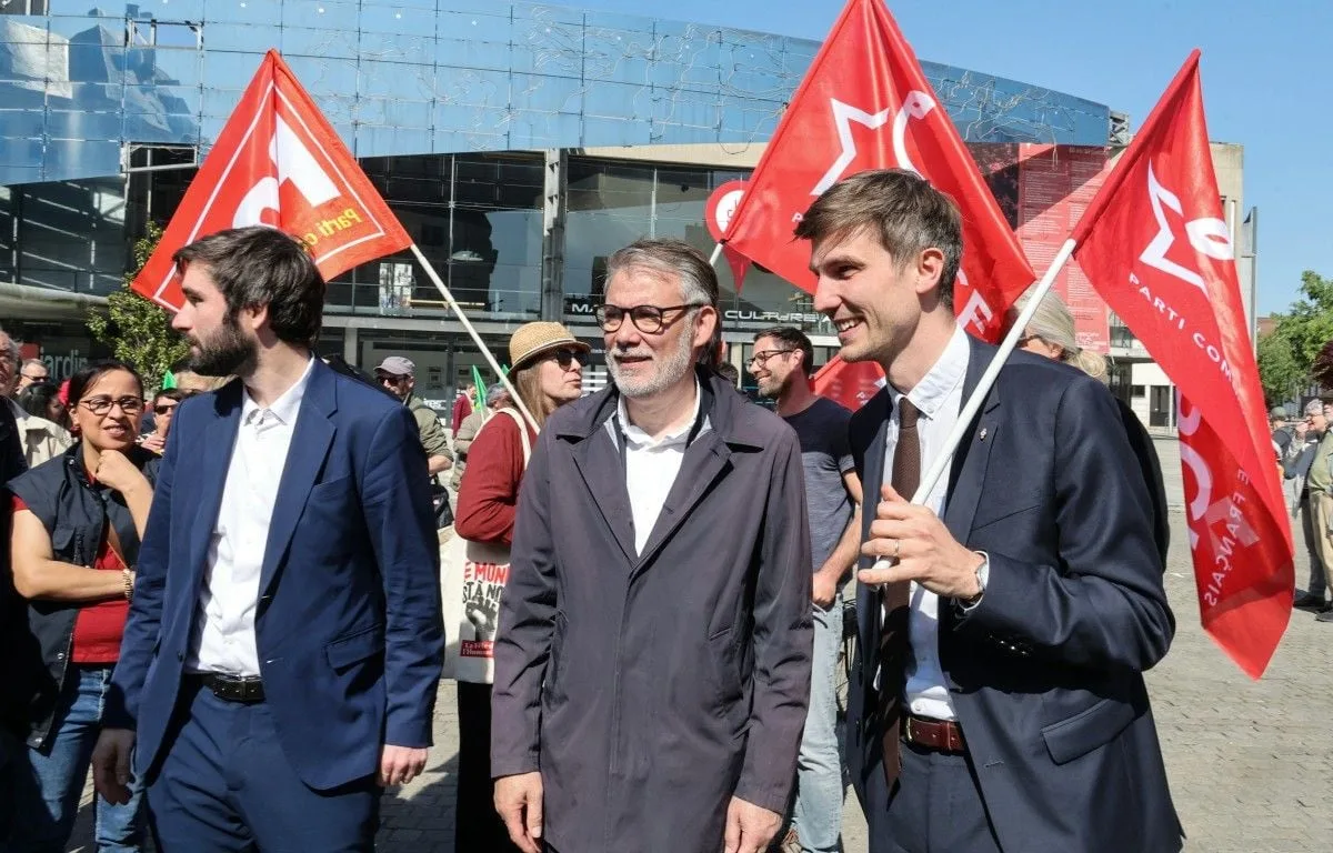 FÊTE DU 1ER-MAI : LE PREMIER SECRÉTAIRE DU PARTI SOCIALISTE OLIVIER FAURE ENFARINÉ À LA MANIFESTATION À AMIENS