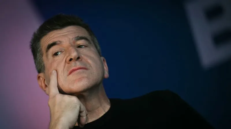 « JE SUIS CANDIDAT À IDÉES »: MATTHIEU PIGASSE S’EXPRIME SUR SES AMBITIONS POUR LA PRÉSIDENTIELLE DE 2027