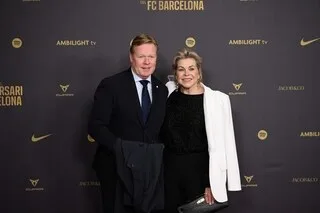 « UNE IMMENSE TRISTESSE » : RONALD KOEMAN ANNONCE LA MORT DE SA FEMME ATTEINTE D’UN CANCER DU SEIN