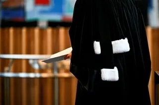 « JE ME SUIS VUE MOURIR » : ELLE REFUSE DE SIGNER LE DOSSIER DE LOCATION DE SON FILS EN MAINE-ET-LOIRE, IL L’AGRESSE