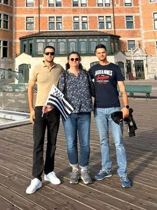 CETTE BRETONNE N’EST JAMAIS PARTIE EN VACANCES, SES DEUX FILS LUI OFFRENT UN VOYAGE AU CANADA ET UN MARATHON