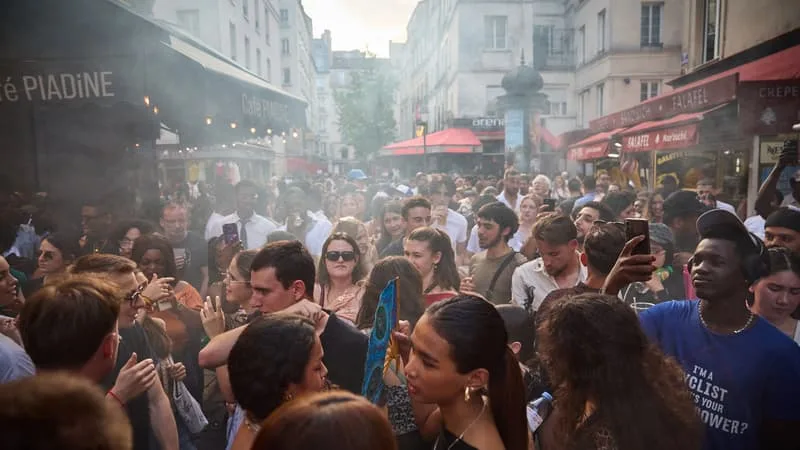 INFO BFMTV. CANICULE: DES RENFORTS DU SAMU À PARIS POUR LA FÊTE DE LA MUSIQUE