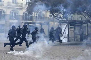 VIOLENCES DU 17 OCTOBRE : MANIFESTANTS, INTERPELLATIONS… QUEL BILAN PAR RAPPORT À D’AUTRES MOBILISATIONS ?