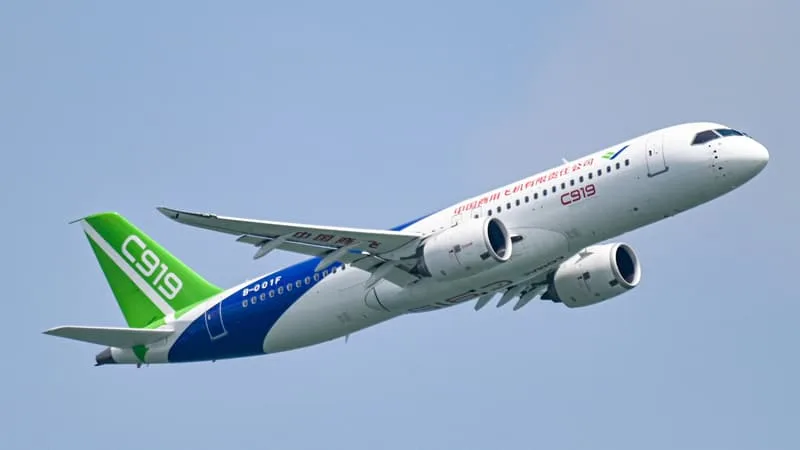 IL CONCURRENCERA L’AIRBUS A320 ET LE BOEING 737: DES PILOTES EUROPÉENS ONT « POUSSÉ À L’EXTRÊME » LE C919 DU CHINOIS COMAC LORS D’ESSAIS ET NE RELÈVENT « AUCUN RISQUE MATÉRIEL MAJEUR »