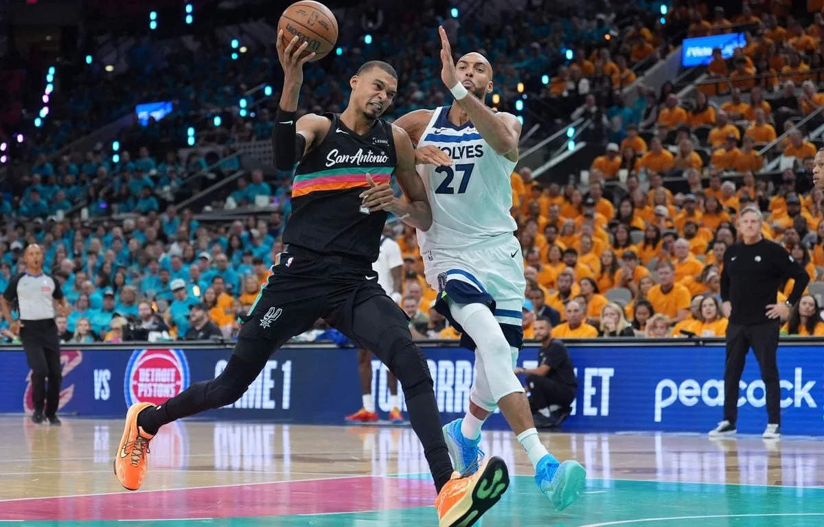NBA : LES SPURS SURPRIS PAR LES WOLVES D’ENTRÉE DE JEU MALGRÉ LE RECORD DE CONTRES DE WEMBANYAMA