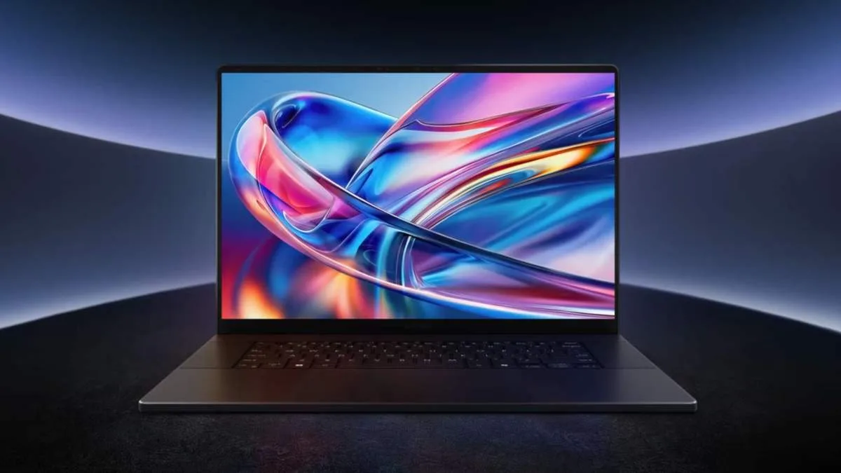 ASUS PROART P16 : CE LAPTOP AVEC ÉCRAN OLED TACTILE 3K DE 16″ ET UNE RTX 5070 DÉFIE LE MACBOOK PRO 16 AVEC SON PRIX EN BAISSE DE 20%