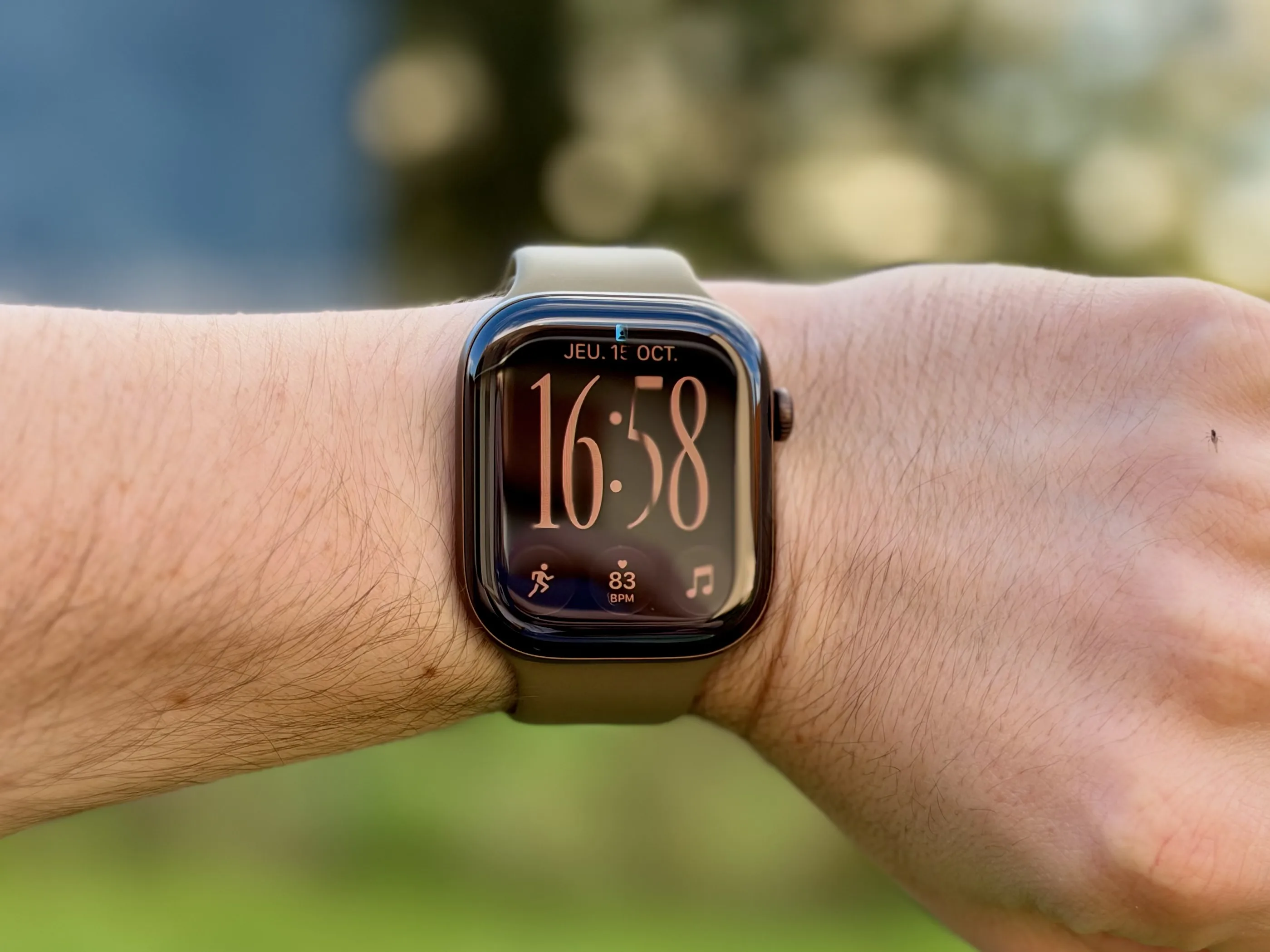 TEST APPLE WATCH SERIES 12 : LE SUIVI CARDIAQUE PROGRESSE, L’IA SE FAIT ATTENDRE