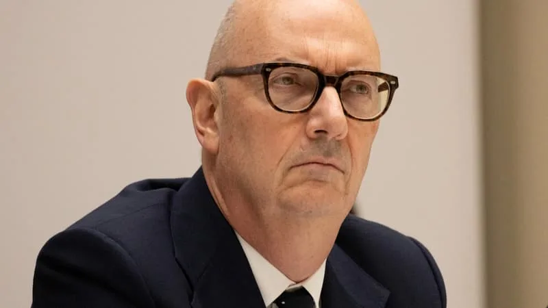 « ON COMMENCE À RETROUVER DES GENS QUI RETOURNENT AU TRAVAIL »: LE MINISTRE DE L’ÉCONOMIE INDIQUE QUE LE NOMBRE D’ENTREPRISES FERMÉES À CAUSE DES INCENDIES EST PASSÉ SOUS LES 20.000