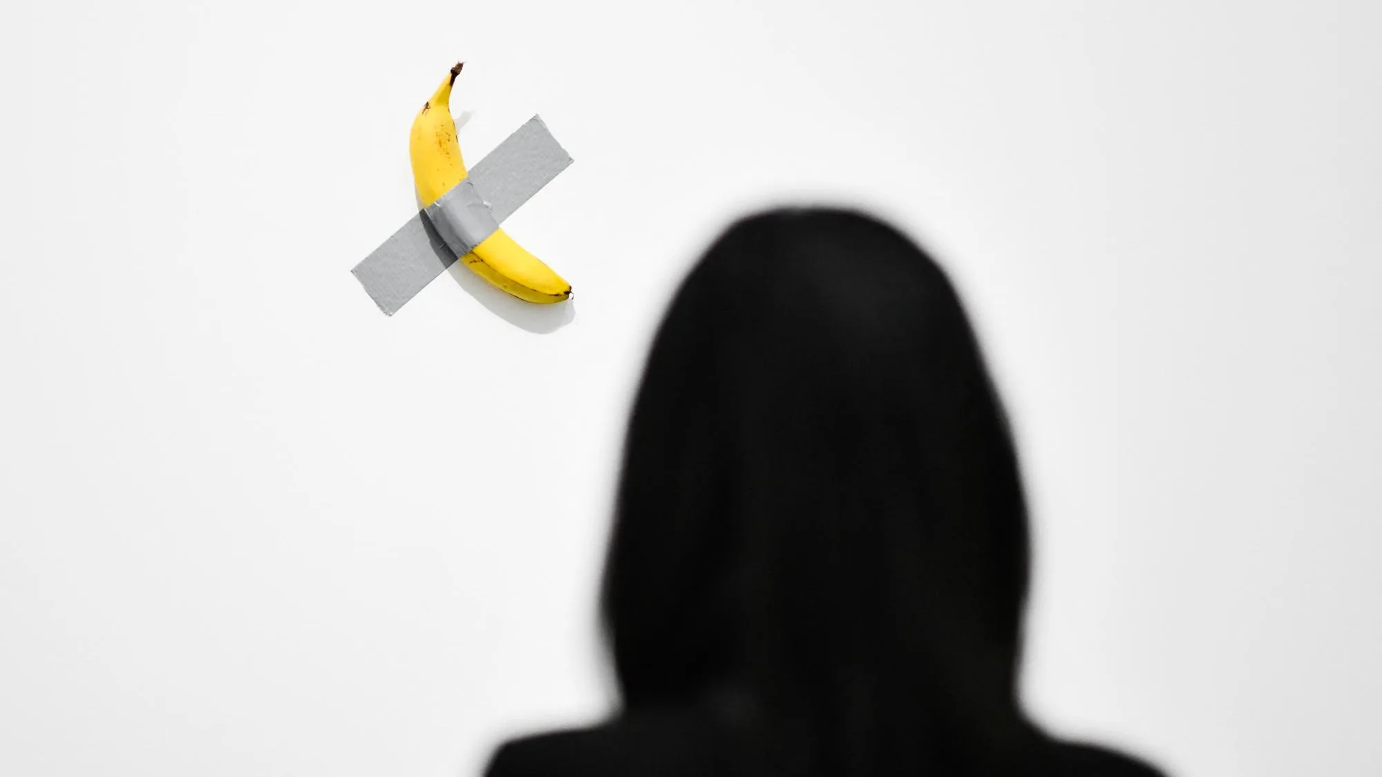 LE CENTRE POMPIDOU-METZ PORTE PLAINTE APRÈS LE VOL… D’UNE BANANE
