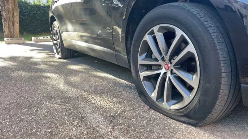 DÉPART EN VACANCES: ATTENTION À L’ARNAQUE AU PNEU CREVÉ QUI SÉVIT EN CE MOMENT SUR LES AUTOROUTES