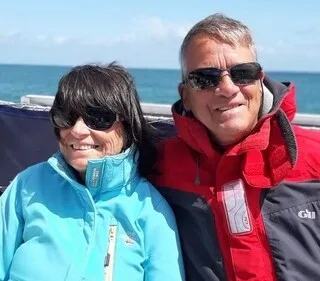 LE VOILIER DE CE COUPLE A ÉTÉ ATTAQUÉ ET COULÉ EN MER PAR DES ORQUES : « NOTRE RÊVE EST AU FOND DE L’EAU »