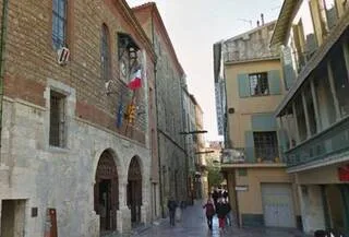 UN AGENT MUNICIPAL DE PERPIGNAN ÉCARTÉ APRÈS LA DÉCOUVERTE D’UN TATOUAGE REPRENANT UNE DEVISE DES NAZIS