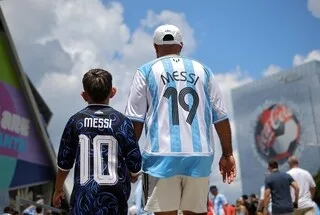 « LA DERNIÈRE CHOSE QUE JE TE DEMANDE »: LA PRESSE ARGENTINE IMPLORE LE « CAPITAINE DES MIRACLES » MESSI AVANT LA FINALE