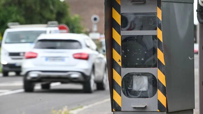 SON PERMIS AVAIT ÉTÉ INVALIDÉ APRÈS AVOIR ACCUMULÉ 14 INFRACTIONS EN TROIS ANS: UNE AUTOMOBILISTE RÉCUPÈRE FINALEMENT SES POINTS GRÂCE À UN VICE DE PROCÉDURE