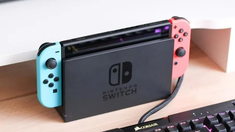 NINTENDO VA ARRÊTER LA VENTE DE SWITCH EN EUROPE EN DÉBUT D’ANNÉE PROCHAINE POUR SE CONFORMER AUX NOUVELLES RÈGLES SUR LES BATTERIES REMPLAÇABLES