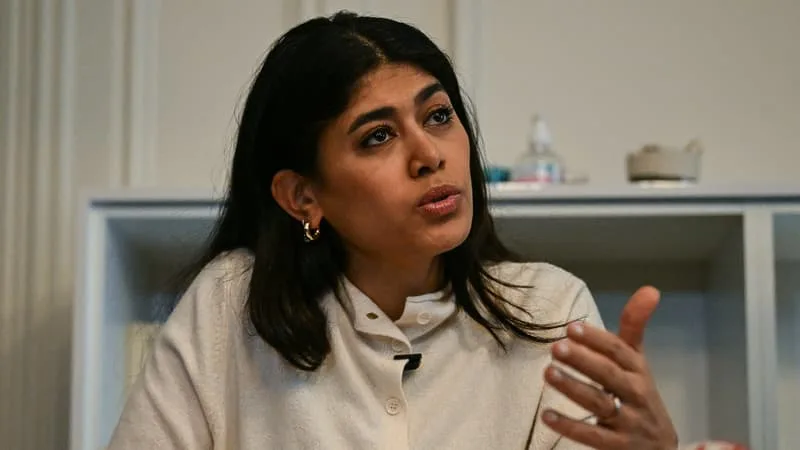 RIMA HASSAN JUGÉE POUR APOLOGIE DU TERRORISME: LE PROCÈS RENVOYÉ EN OCTOBRE