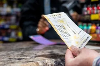 « ÇA CHANGE TOUT ! » : UN COUPLE REMPORTE 40 MILLIONS DE DOLLARS À LA LOTERIE ET ARRÊTE IMMÉDIATEMENT DE TRAVAILLER