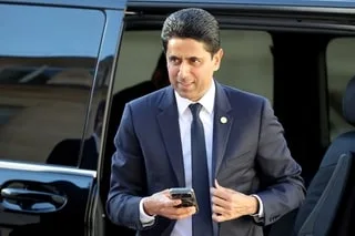 UN NOUVEAU RIVAL POUR GIANNI INFANTINO À FIFA ? L’UEFA MILITE POUR UNE CANDIDATURE DE NASSER AL-KHELAÏFI