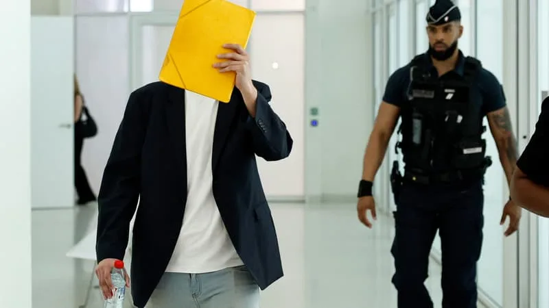 « FAUT ÊTRE PSYCHOPATHE POUR FAIRE ÇA »: TROIS ANS DE PRISON, DONT UN FERME SOUS BRACELET, REQUIS CONTRE UN ANIMATEUR DU PÉRISCOLAIRE PARISIEN ACCUSÉ D’AGRESSIONS SEXUELLES
