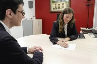 DANS LE PORTEFEUILLE DE JUSTINE, CONSEILLÈRE DE CLIENTÈLE EN BANQUE, LES COMPTES DE 130 PROFESSIONNELS, DE LA COIFFEUSE AU BAR TABAC
