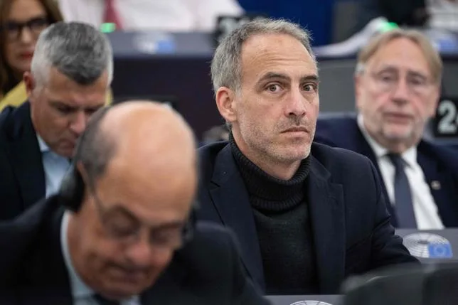 RAPHAËL GLUCKSMANN, NOUVELLE “VICTIME” DE “L’AUTOSABOTAGE DE LA GAUCHE”