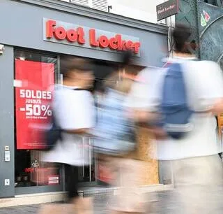 FAIRE LES SOLDES PAR 40°C, MISSION IMPOSSIBLE ? « JE N’AI PAS ENVIE DE FAIRE DU LÈCHE-VITRINE SOUS CETTE CHALEUR »