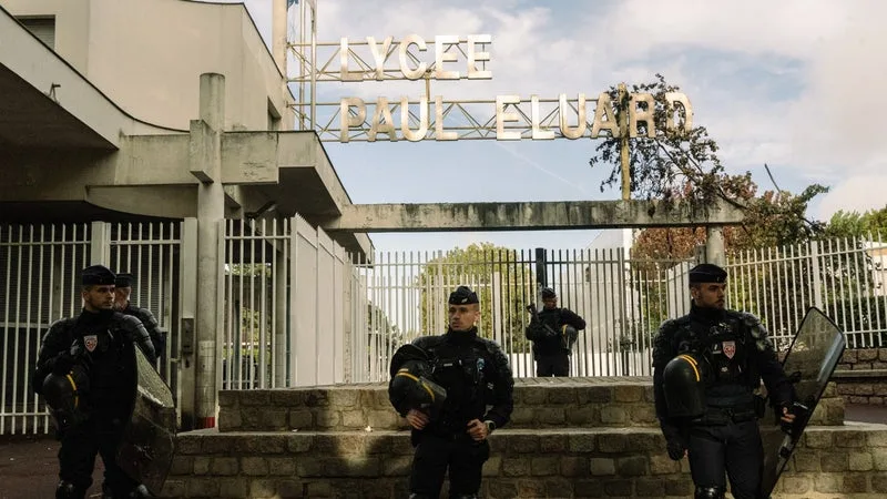 À SAINT-DENIS, DES PERSONNELS DU LYCÉE PAUL-ÉLUARD DÉNONCENT UNE INTERVENTION « VIOLENTE » DE LA POLICE DANS LE LYCÉE