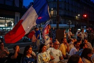 COUPE DU MONDE. À PARIS, DES SUPPORTERS « DÉGOÛTÉS » APRÈS LA DÉFAITE DES BLEUS